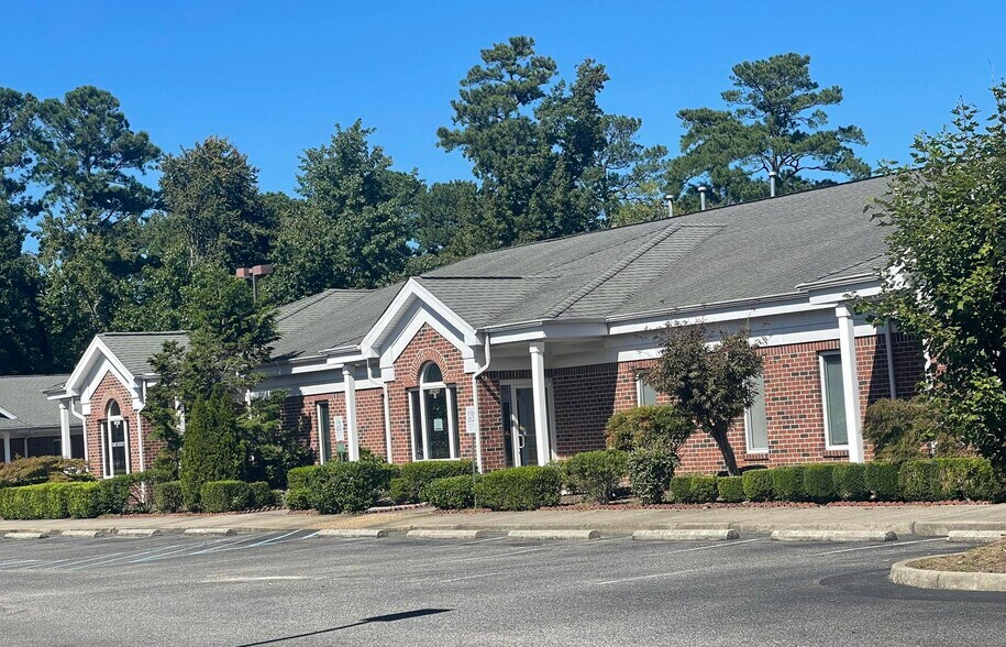13626 Warwick Blvd, Newport News, VA à louer - Photo de l’immeuble – Image 2 sur 10