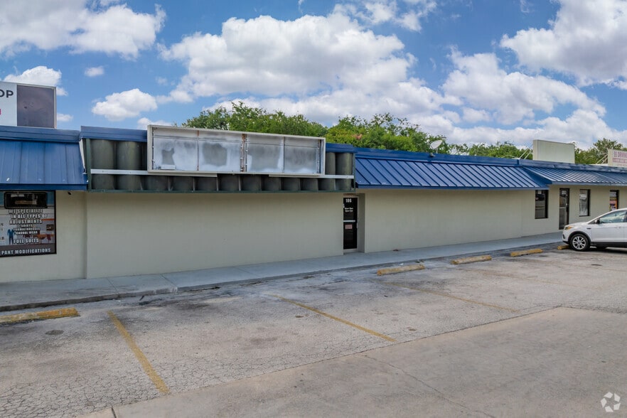 8117-8165 Latigo Plz, San Antonio, TX à louer - Photo de l’immeuble – Image 2 sur 12
