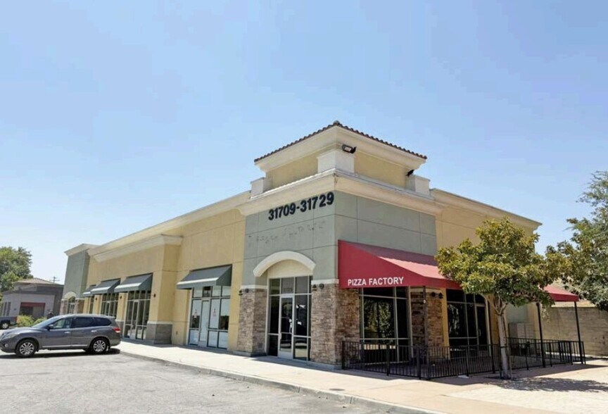 31709-31729 Castaic Rd, Castaic, CA à vendre - Photo principale – Image 1 sur 2