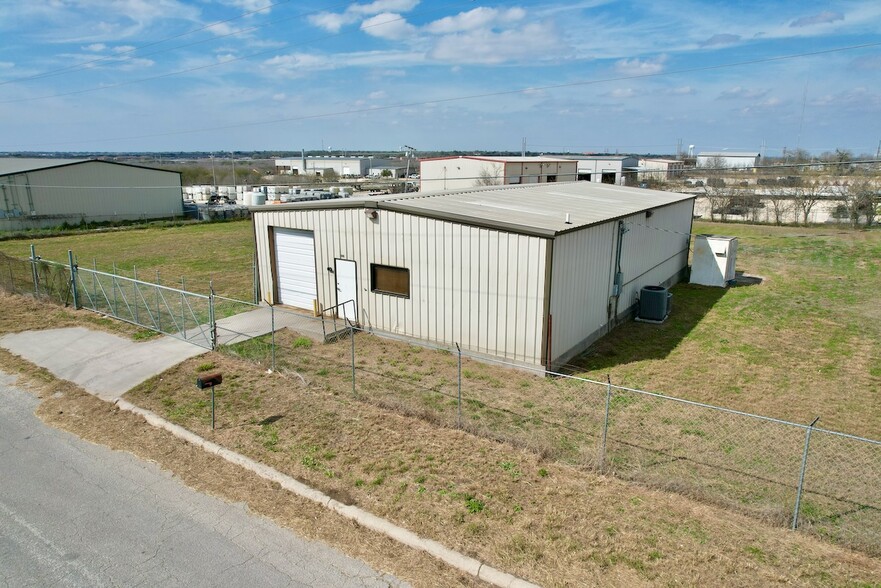 210 Wyoming Blvd, Pleasanton, TX à louer - Photo de l’immeuble – Image 2 sur 15