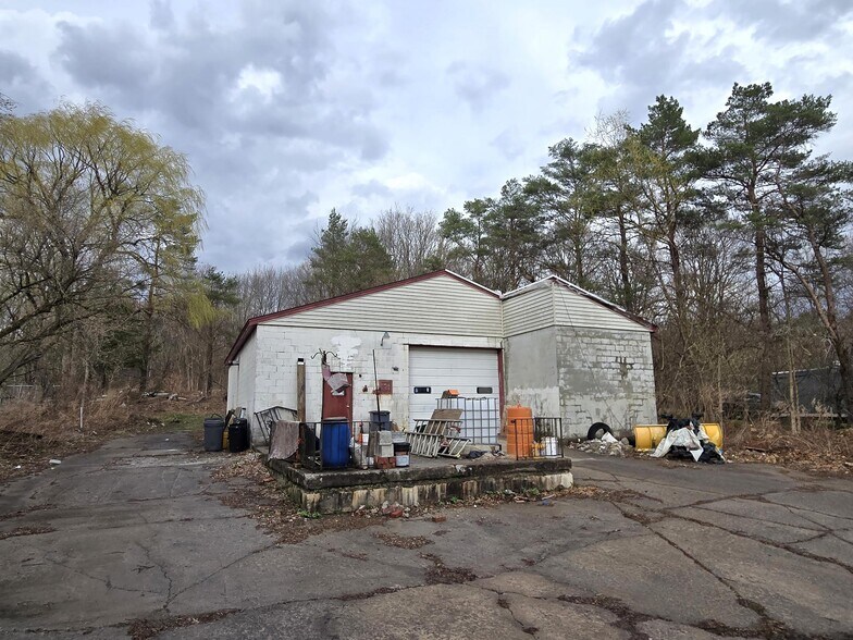 10001 Mulaney Rd, Marcy, NY à vendre - Photo de l’immeuble – Image 2 sur 2