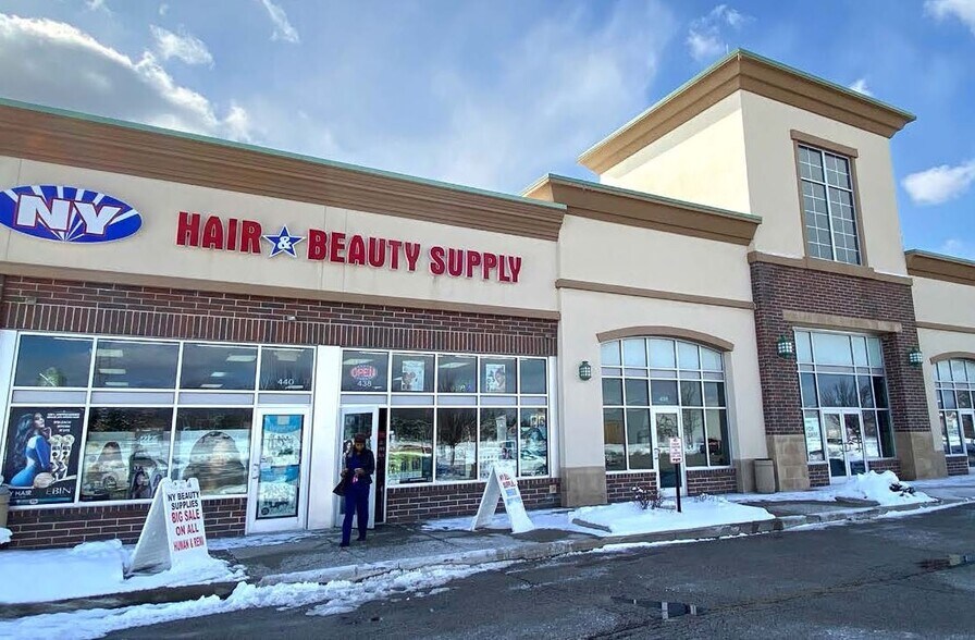 416-448 Northfield Rd, Bedford, OH à vendre - Photo de l’immeuble – Image 2 sur 13