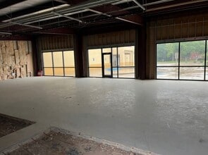 11006 Spencer Hwy, La Porte, TX à louer Photo intérieure– Image 2 sur 3