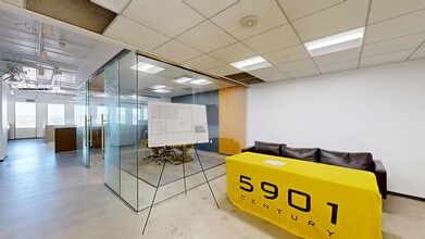 5901 W Century Blvd, Los Angeles, CA à louer Numérisation 3D Matterport– Image 1 sur 12