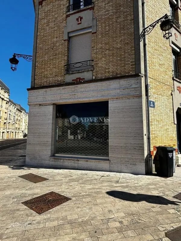 Local commercial dans Orléans à louer Photo de l’immeuble– Image 1 sur 12