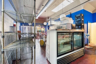 3433-3451 SE Belmont St, Portland, OR à louer Photo intérieure– Image 2 sur 12