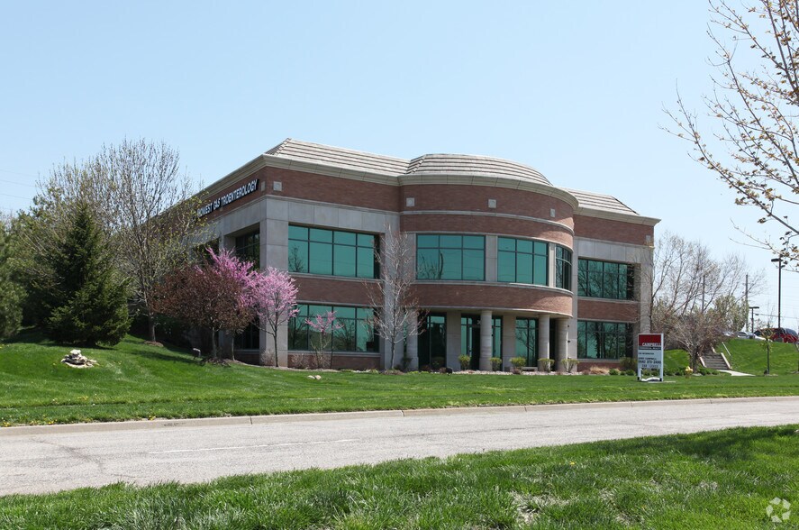 3601 NE Ralph Powell Rd, Lee's Summit, MO à louer - Photo de l’immeuble – Image 2 sur 2