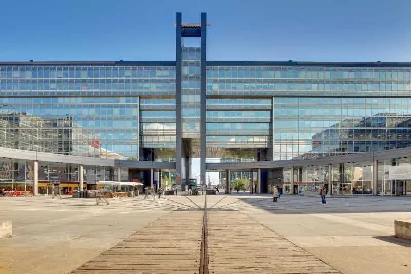 6 Esplanade Charles De Gaulle, Nanterre à louer - Photo de l’immeuble – Image 1 sur 16