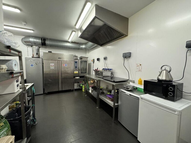 150 High St, West Bromwich à louer - Photo de l’immeuble – Image 2 sur 13
