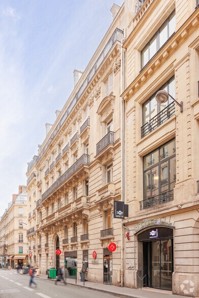 103 Rue La Boétie, Paris à louer - Photo de l’immeuble – Image 3 sur 4