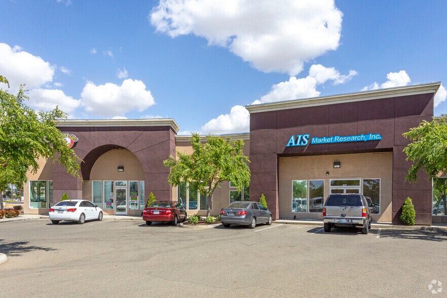 4930 E Ashlan Ave, Fresno, CA à vendre - Photo de l’immeuble – Image 2 sur 5