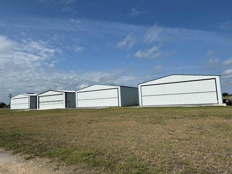 463 Texas Heritage Dr, La Vernia, TX à vendre - Photo de l’immeuble – Image 3 sur 14
