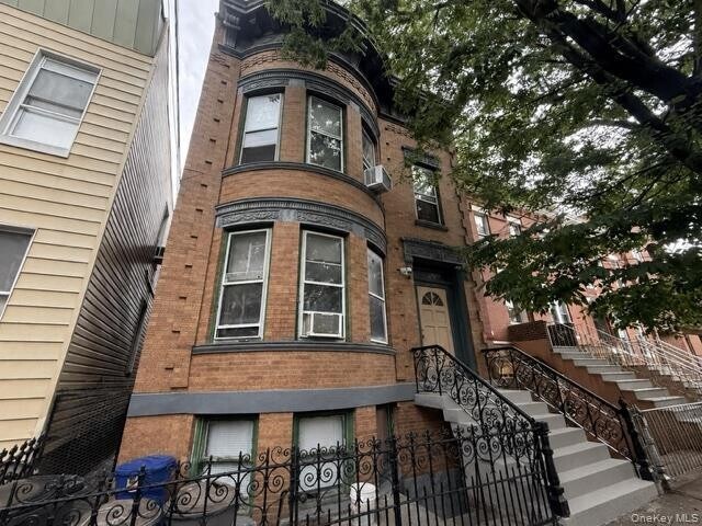 1428 30th Dr, Astoria, NY à vendre - Photo de l’immeuble – Image 2 sur 3