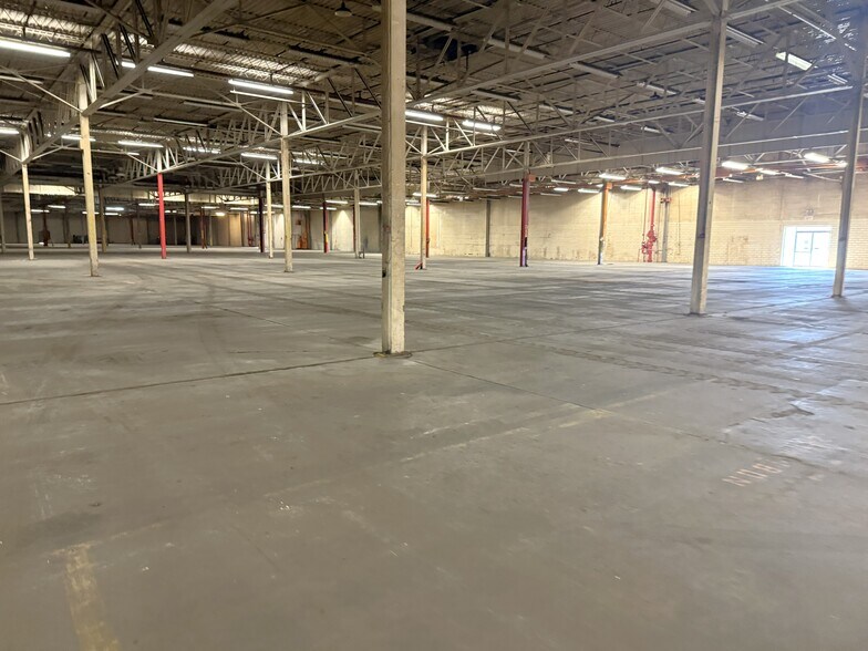 4799 S Eason Blvd, Tupelo, MS à louer - Photo de l’immeuble – Image 3 sur 6