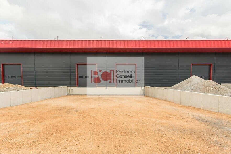 Industriel/Logistique dans Beaucaire à louer - Photo de l’immeuble – Image 2 sur 2