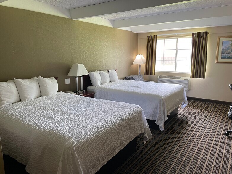 2216 N Dodge St, Iowa City, IA à vendre - Photo de l’immeuble – Image 2 sur 13