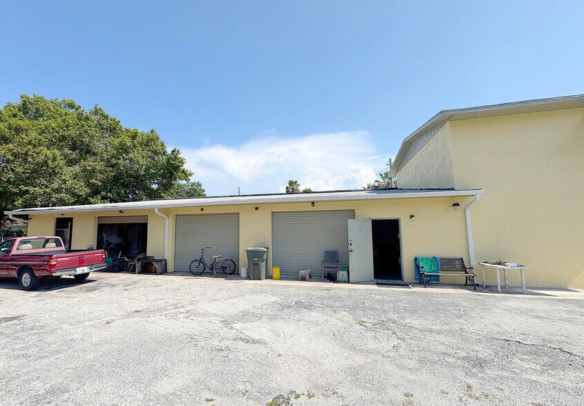 302 N 25th St, Fort Pierce, FL à vendre - Photo de l’immeuble – Image 3 sur 6