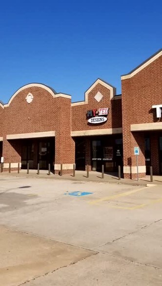 701-877 S Mustang Rd, Yukon, OK à louer - Vidéo sur l’annonce professionnelle – Image 2 sur 11