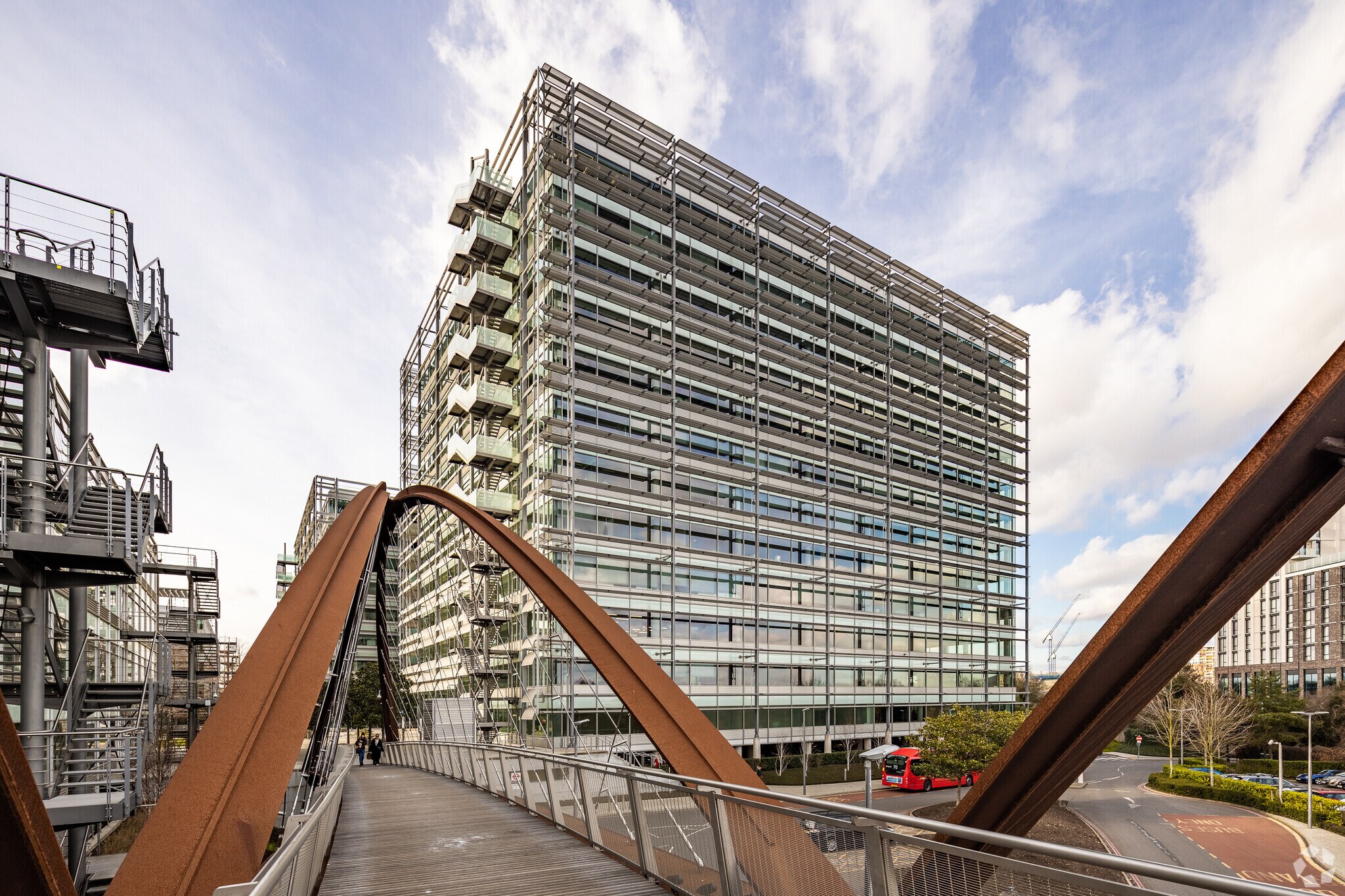 566 Chiswick High Rd, Londres à louer Photo de l’immeuble– Image 1 sur 4