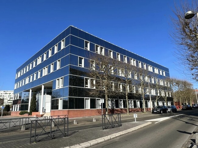 Plus de détails pour 4-6 Avenue Du 8 Mai 1945, 78280 Guyancourt, Guyancourt - Bureau à louer