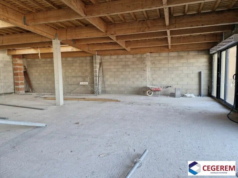 Local d'activités dans Varennes-Jarcy à vendre - Photo de l’immeuble – Image 2 sur 7
