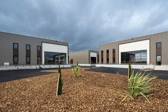 Plus de détails pour Local commercial à louer