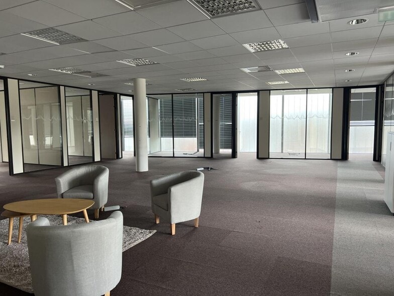 23 Rue General Valerie Andre, Vélizy-Villacoublay à louer - Photo de l’immeuble – Image 3 sur 13