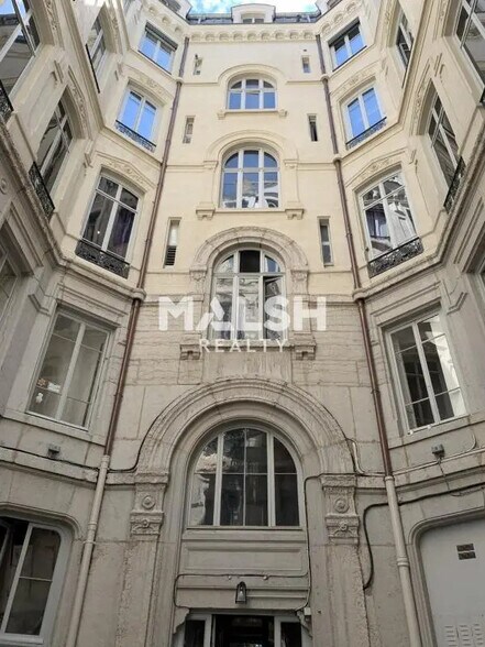 Bureau dans Lyon à louer - Photo de l’immeuble – Image 1 sur 12