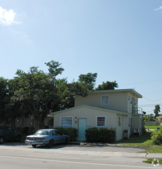 3744 W Hallandale Beach Blvd, Pembroke Park, FL à vendre - Photo de l’immeuble – Image 3 sur 5