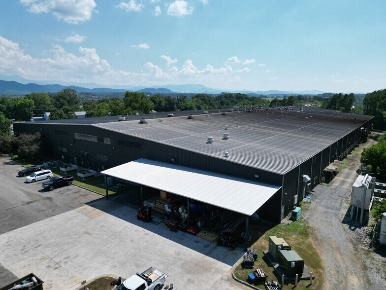 128 River Bend Dr, Sevierville, TN à louer - Photo de l’immeuble – Image 3 sur 20