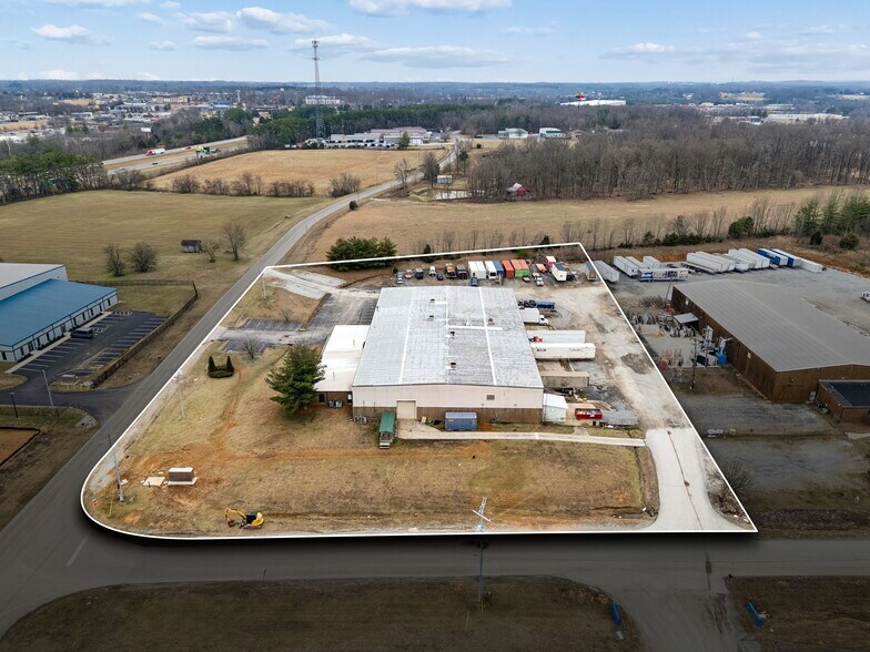 411 Industrial Dr, White House, TN à vendre - Photo de l’immeuble – Image 2 sur 30