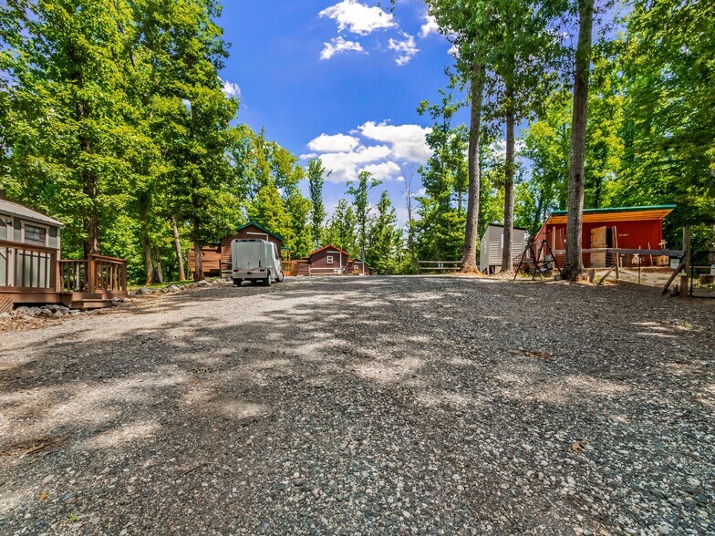 127 Deer Hill Ln, Weaverville, NC à vendre - Photo de l’immeuble – Image 3 sur 52