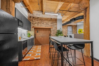 212 W Superior St, Chicago, IL à louer Photo intérieure– Image 2 sur 6