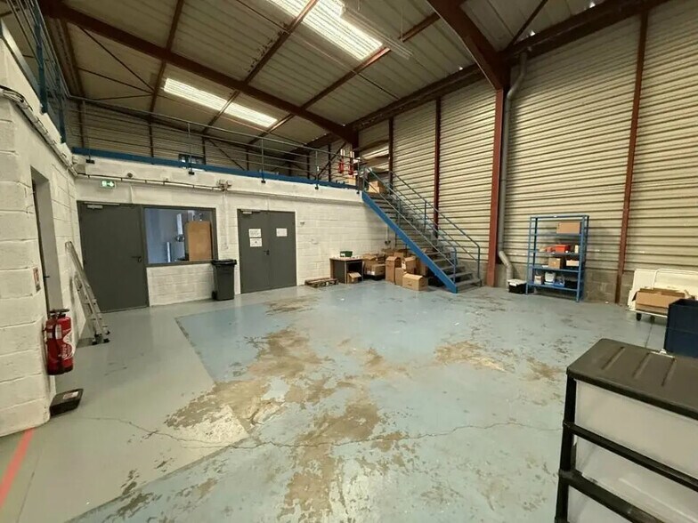 Local d’activités dans Montivilliers à louer - Photo de l’immeuble – Image 3 sur 5