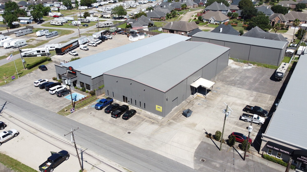 344 Twin City Hwy, Port Neches, TX à louer - Photo de l’immeuble – Image 3 sur 7