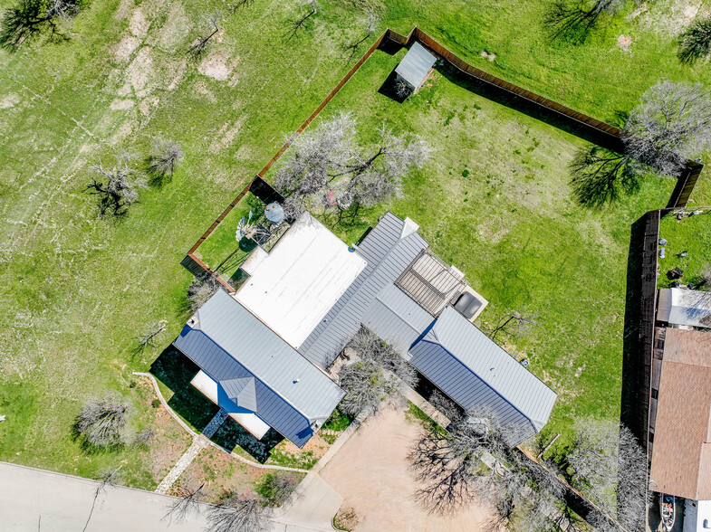 703 Spring St, Granbury, TX à vendre - Photo de l’immeuble – Image 2 sur 11