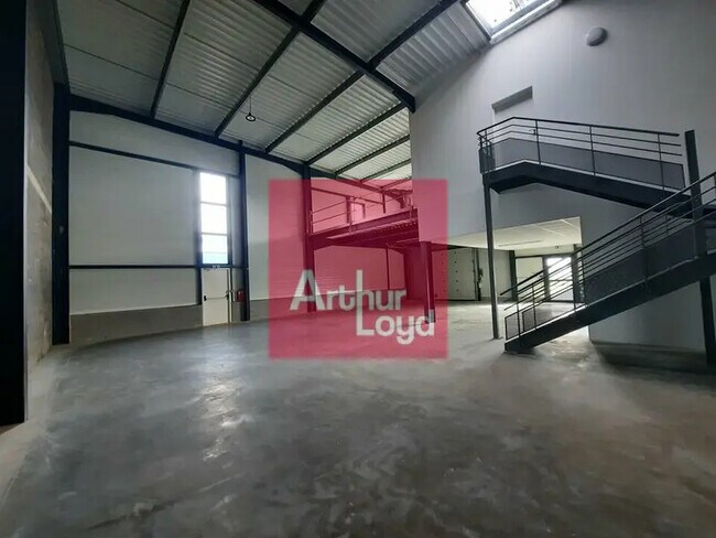 Plus de détails pour Local d'activités à louer