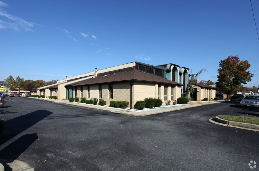 2955 Crain Hwy, Waldorf, MD à vendre - Photo de l’immeuble – Image 1 sur 13