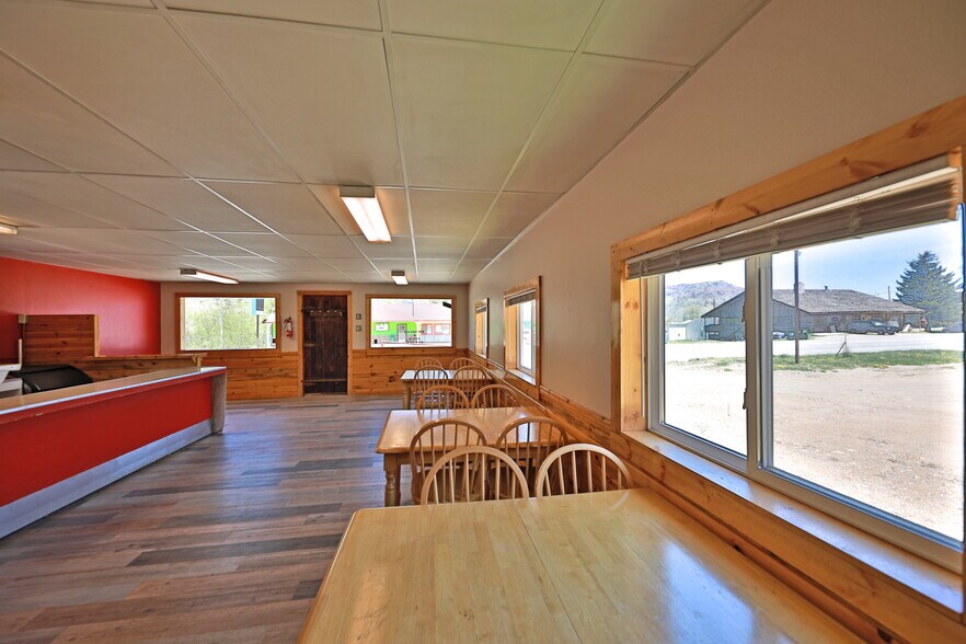 512 Byers Ave, Hot Sulphur Springs, CO à vendre - Photo intérieure – Image 3 sur 30