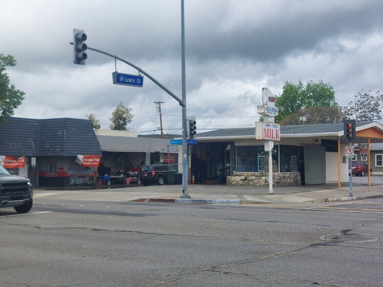 1225-1229 W Holt Ave, Pomona, CA à vendre - Photo de l’immeuble – Image 3 sur 10