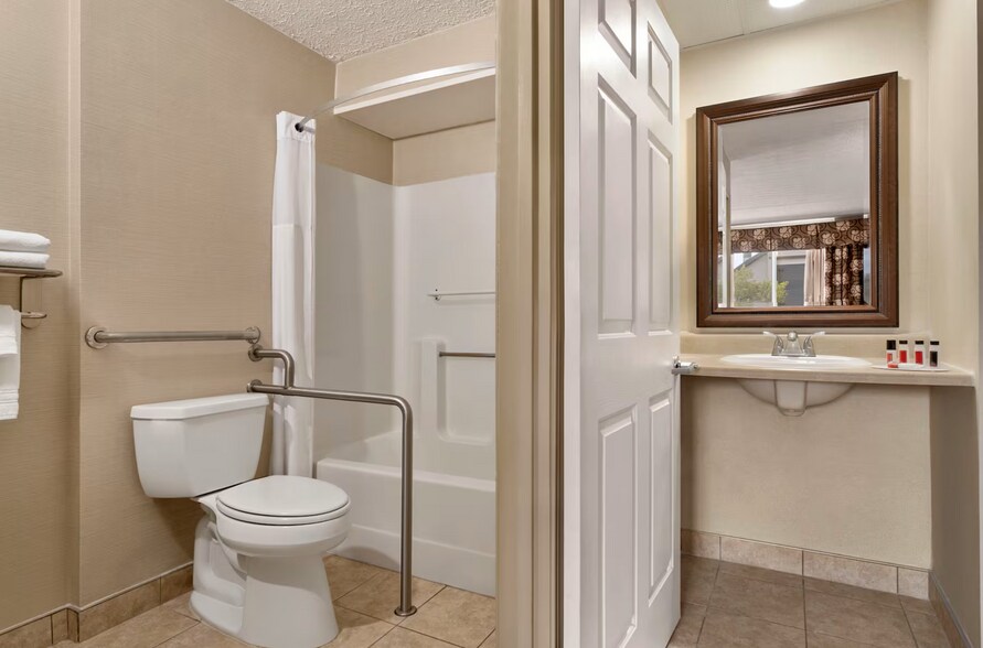461 Maine Mall Rd, South Portland, ME à vendre - Photo de l’immeuble – Image 2 sur 12