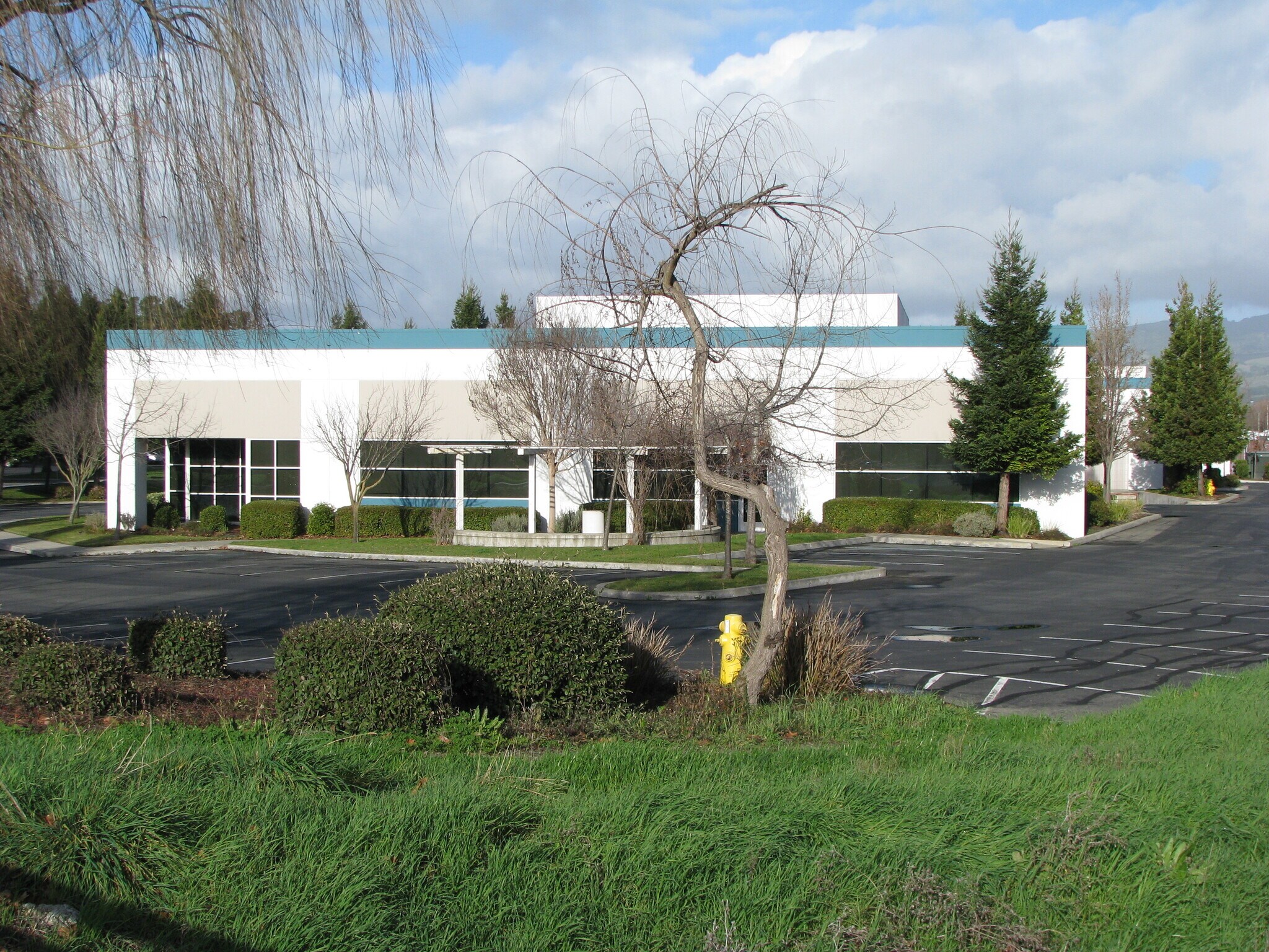1440 N McDowell Blvd, Petaluma, CA à louer Photo de l’immeuble– Image 1 sur 5