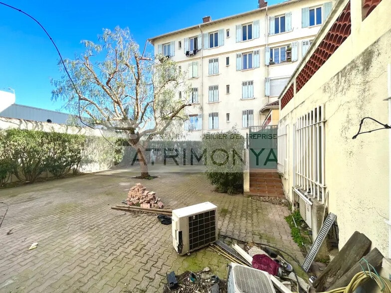 Local commercial dans Marseille à vendre - Photo de l’immeuble – Image 3 sur 8