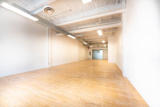 219 Dufferin St, Toronto, ON à louer Photo de l’immeuble– Image 2 sur 3