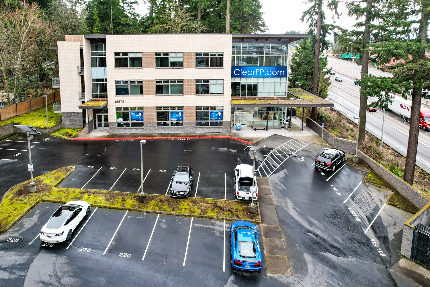 15573 SW Bangy Rd, Lake Oswego, OR à louer Photo principale– Image 1 sur 5