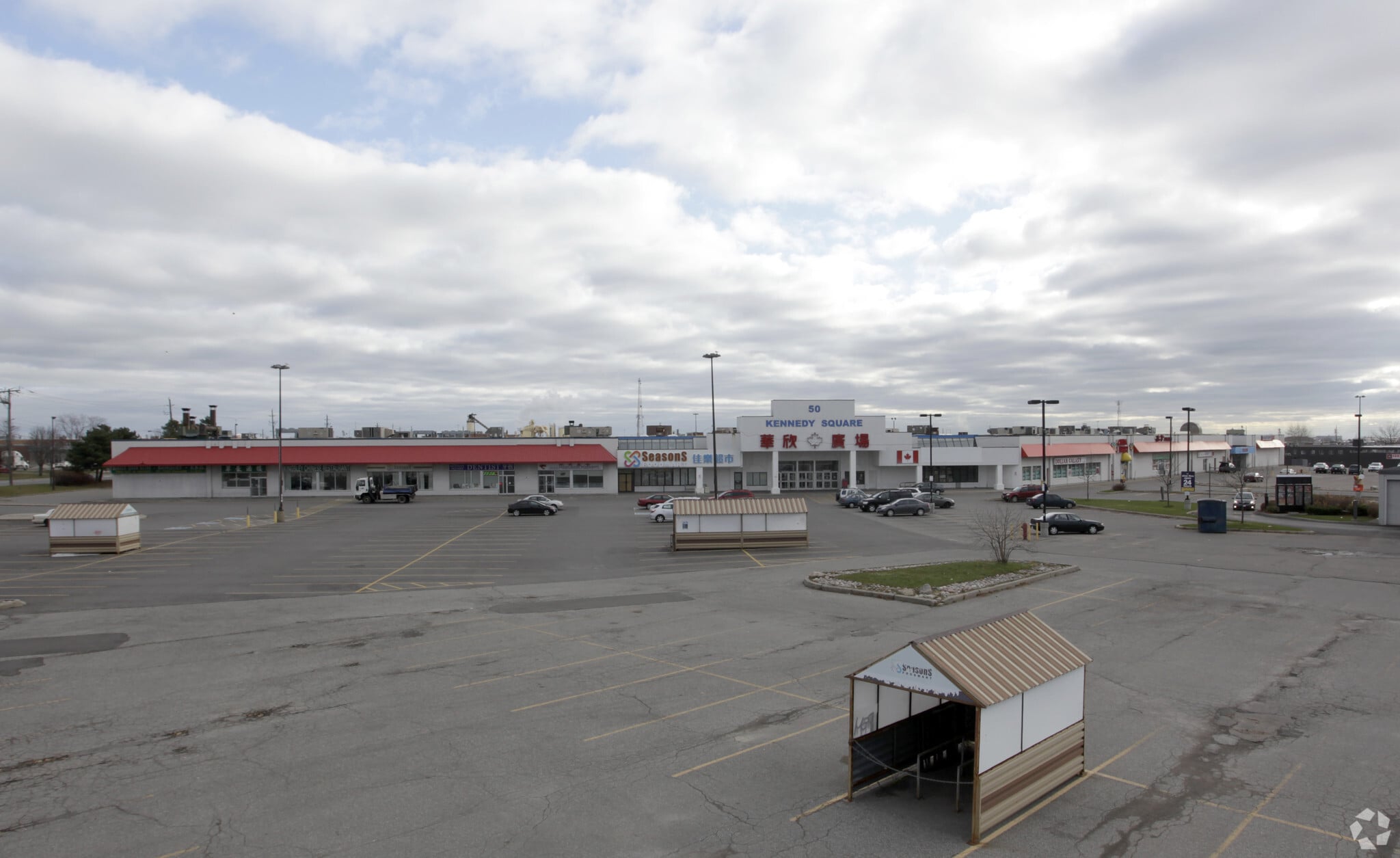 50 Kennedy Rd S, Brampton, ON à vendre Photo principale– Image 1 sur 5