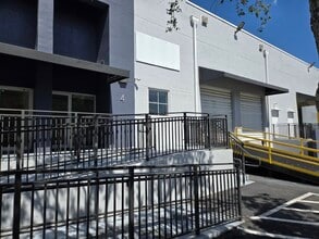 2540 W 84th St, Hialeah, FL à louer Photo intérieure– Image 2 sur 8
