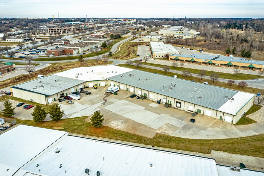 2721-2797 99th St, Urbandale, IA à louer - Photo de l’immeuble – Image 2 sur 6