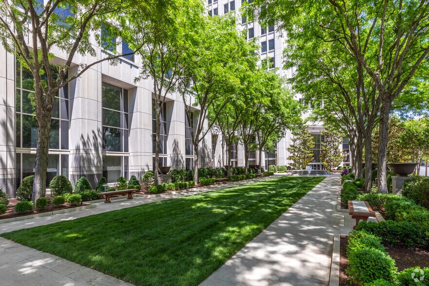 7501 Wisconsin Ave, Bethesda, MD à louer - Photo de l’immeuble – Image 3 sur 7