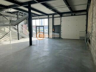 Plus de détails pour Local d'activités à louer